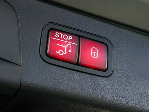 Used 2018 Mercedes-Benz GLC 300 4MATIC image 69