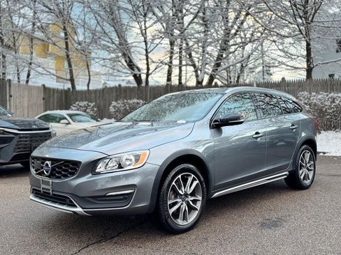Used 2018 Volvo V60 T5 Cross Country w/ Convenience Package image 2