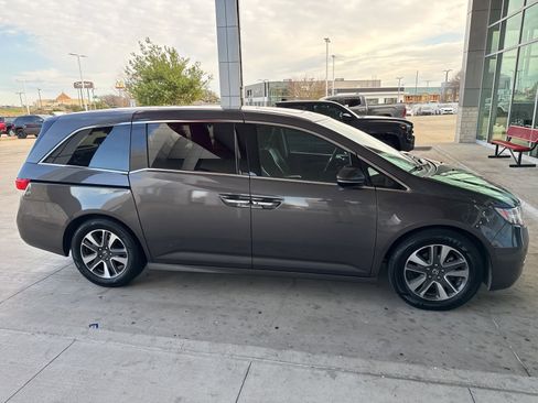 Used 2016 Honda Odyssey Touring Elite image 10