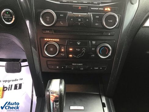 Used 2017 Ford Explorer XLT image 39