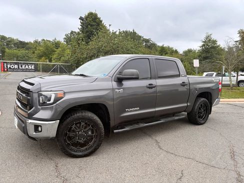 Used 2014 Toyota Tundra SR5 w/ SR5 Upgrade Package AWD/4WD image 2
