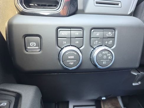 New 2026 GMC Sierra 3500 AT4 w/ AT4 Preferred Package AWD/4WD image 23