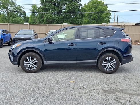 Used 2018 Toyota RAV4 LE w/ All Weather Liner Package AWD/4WD image 9
