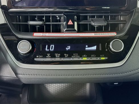 Certified 2025 Toyota Corolla SE FWD image 15
