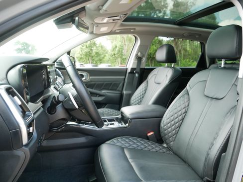 Certified 2023 Kia Sorento SX Prestige AWD/4WD image 34