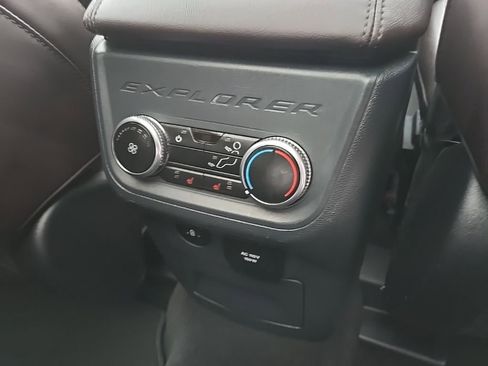 Used 2025 Ford Explorer Platinum w/ LUX Leather Package AWD/4WD image 81