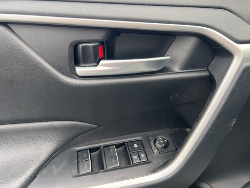 Used 2025 Toyota RAV4 XLE w/ Convenience Package image 10