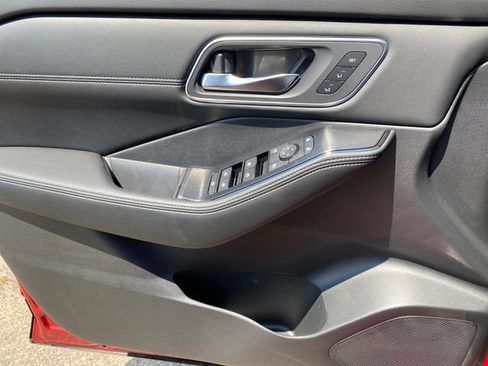 New 2026 Nissan Rogue Platinum AWD/4WD image 13
