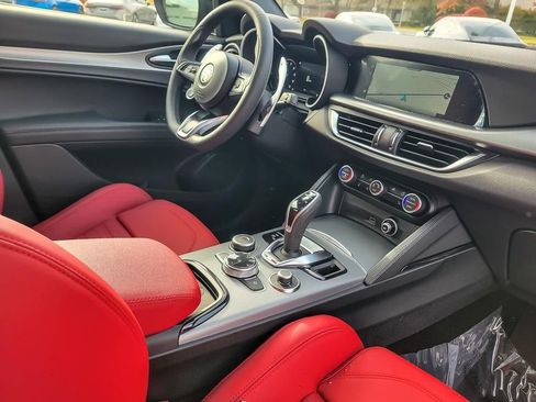 New 2025 Alfa Romeo Stelvio Sprint w/ Convenience Package image 19