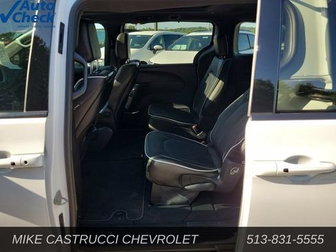Used 2024 Chrysler Pacifica Limited w/ Uconnect Theater Family Group FWD image 25