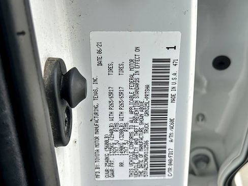 Used 2021 Toyota Tacoma TRD Sport w/ Technology Package image 26