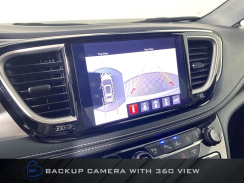 Used 2023 Chrysler Pacifica Touring-L w/ Uconnect Theater Family Group AWD/4WD image 5