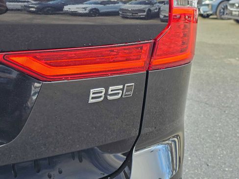 Used 2025 Volvo XC60 B5 Core w/ Climate Package image 17