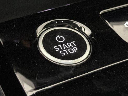 Certified 2025 Audi A6 e-tron Premium w/ Convenience Package image 21