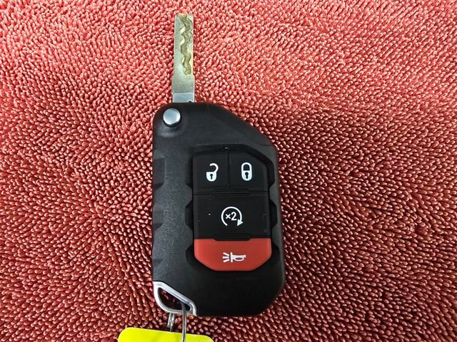 Used 2019 Jeep Wrangler Unlimited Sahara w/ Uconnect 4C Nav & Sound Group AWD/4WD image 38