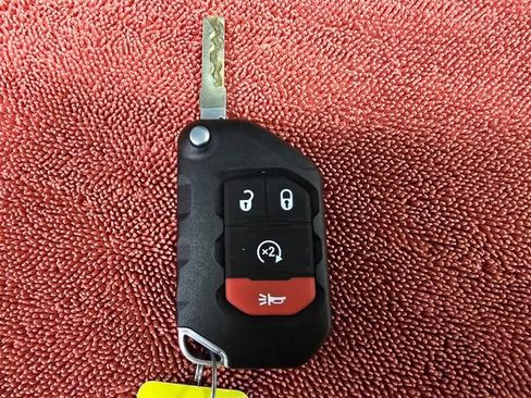 Used 2019 Jeep Wrangler Unlimited Sahara w/ Uconnect 4C Nav & Sound Group AWD/4WD image 38