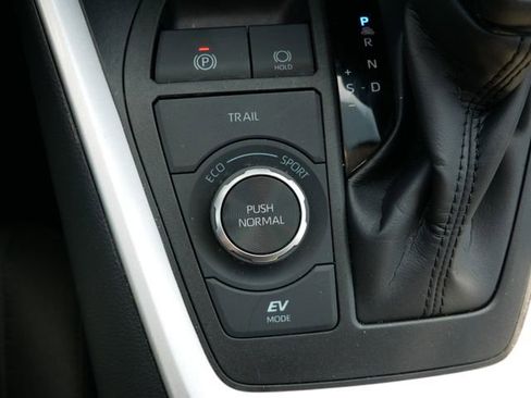 Used 2025 Toyota RAV4 XLE image 25