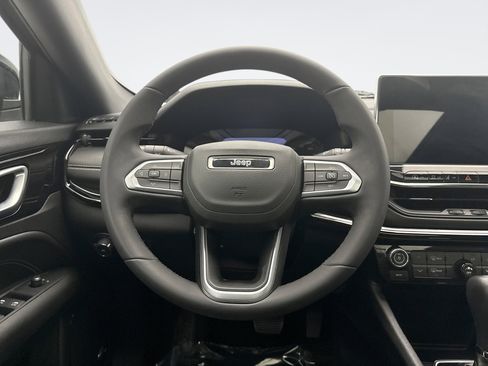 Used 2022 Jeep Compass Latitude w/ Sun and Sound Group AWD/4WD image 12