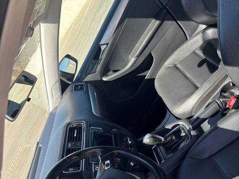 Used 2016 Volkswagen Jetta SE image 16