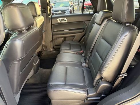 Used 2014 Ford Explorer XLT w/ Equipment Group 202A image 25