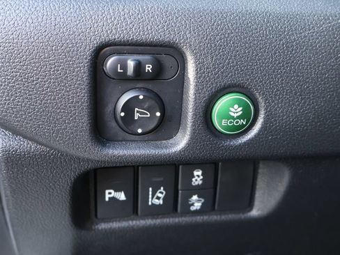 Used 2018 Honda Pilot Touring image 15