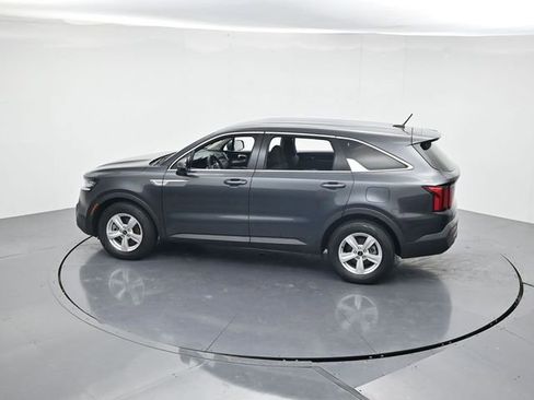 Used 2023 Kia Sorento LX image 44