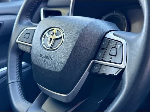 Used 2022 Toyota Highlander XLE image 35