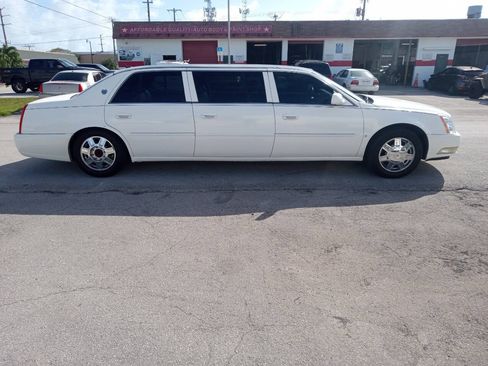 Used 2007 Cadillac DTS FWD image 1