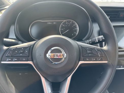 Used 2019 Nissan Kicks SV image 18