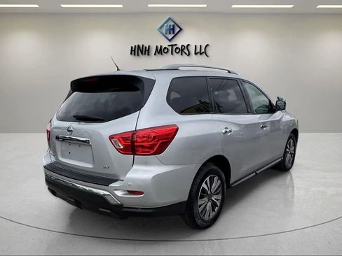 Used 2017 Nissan Pathfinder SV image 4