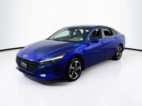 Used 2023 Hyundai Elantra SEL w/ Convenience Package FWD image 3