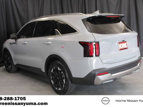 Used 2025 Kia Sorento S w/ Panoramic Sunroof Package FWD image 16