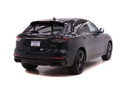 Used 2022 Maserati Levante Trofeo AWD/4WD image 4