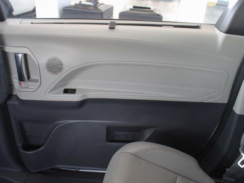 Used 2024 Toyota Sienna Limited FWD image 50