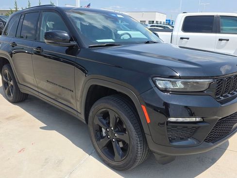 Used 2023 Jeep Grand Cherokee Limited w/ Black Appearance Package AWD/4WD image 7