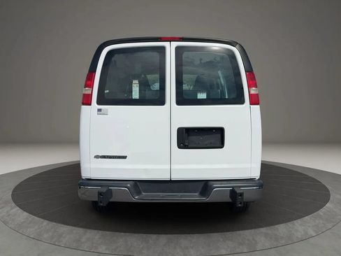Used 2018 Chevrolet Express 2500 w/ Driver Convenience Package RWD image 5