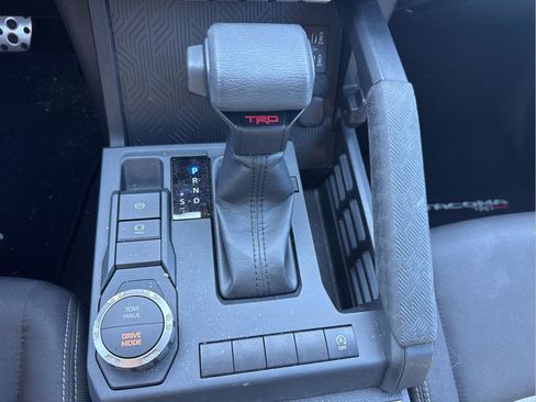 Used 2025 Toyota Tacoma TRD Sport image 18