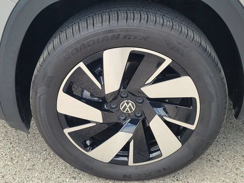 Used 2024 Volkswagen Atlas Cross Sport SE FWD image 6
