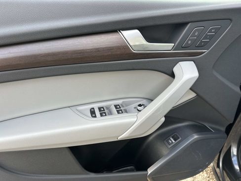 Used 2024 Audi Q5 2.0T Premium w/ Convenience Package image 16