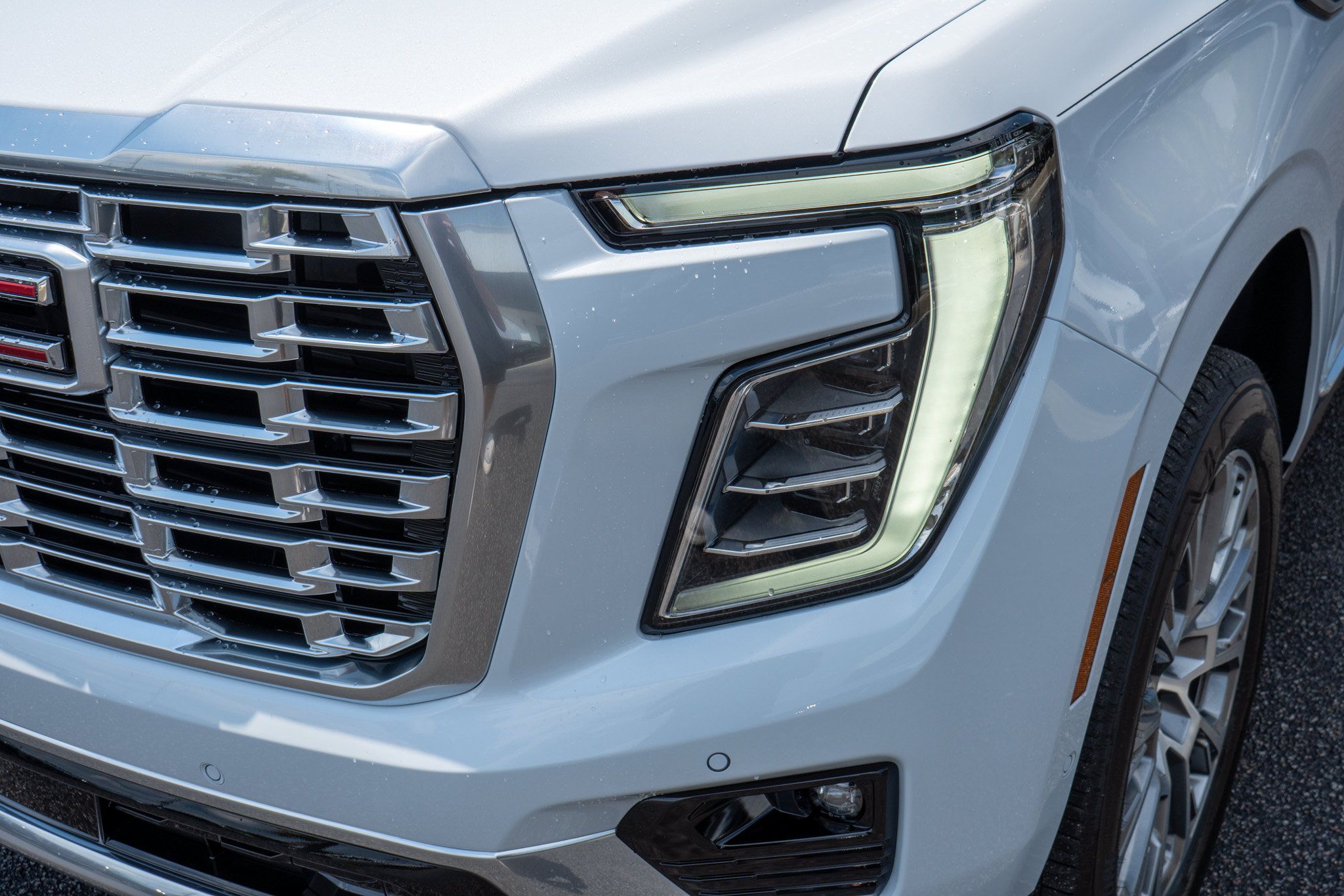 New 2026 GMC Yukon Denali w/ Denali Reserve Package AWD/4WD image 9