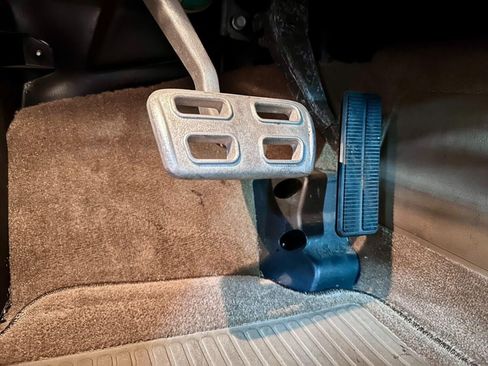 Used 2000 Chevrolet Corvette Coupe w/ Memory Pkg image 16