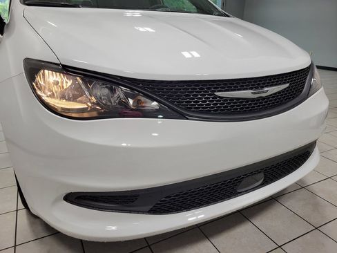 New 2027 Chrysler Pacifica Select AWD/4WD image 13