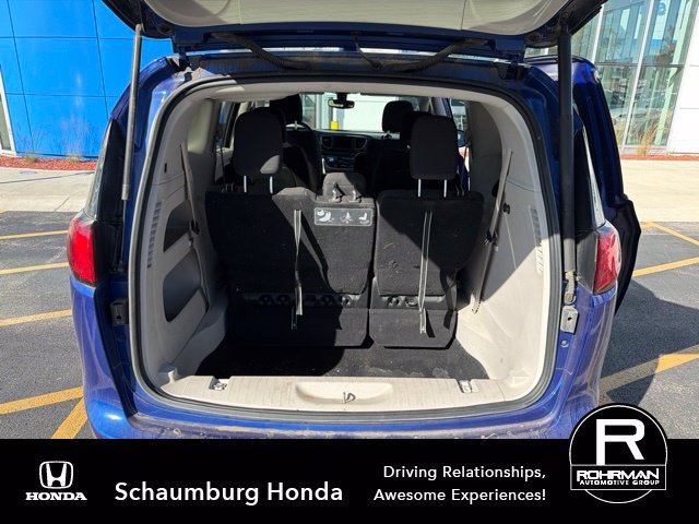 Used 2020 Chrysler Pacifica Touring FWD image 5