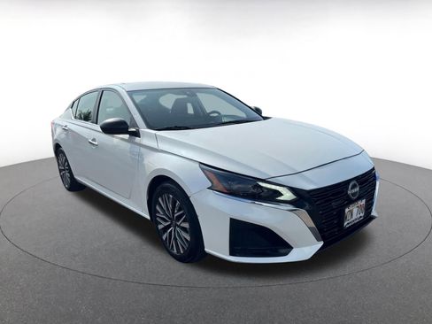 Used 2024 Nissan Altima 2.5 SV image 1