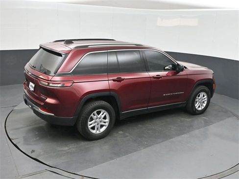 Used 2023 Jeep Grand Cherokee Laredo image 31