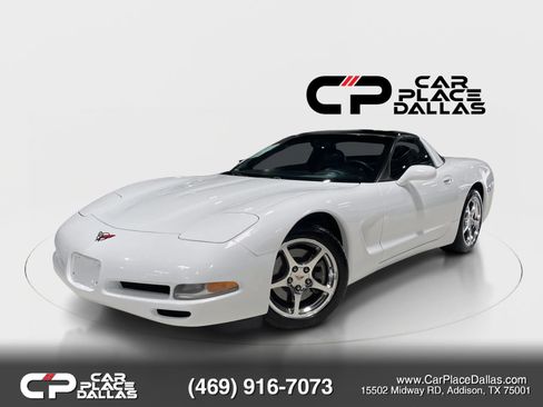 Used 2004 Chevrolet Corvette Coupe w/ Preferred Equipment Group RWD image 2