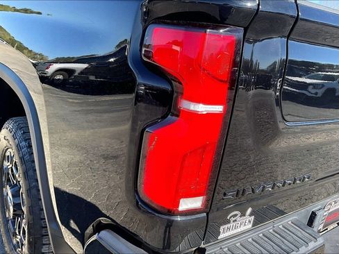 Used 2024 Chevrolet Silverado 2500 High Country w/ High Country Premium Package AWD/4WD image 24