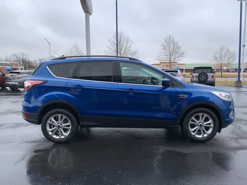 Used 2017 Ford Escape SE w/ Equipment Group 201A image 2