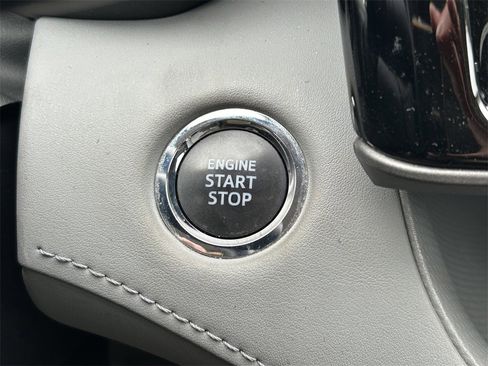 Used 2023 Toyota Highlander XLE image 28