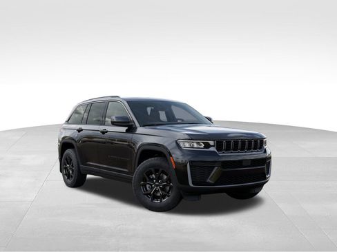 New 2026 Jeep Grand Cherokee Laredo image 5